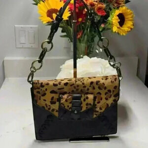 🧚🏻HOST PICK!🧚🏻 NWOT Authentic Kardashians bebe leather bag